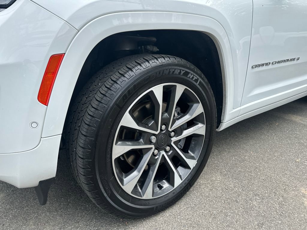 Used 2022 Jeep Grand Cherokee L Overland w/ Luxury Tech Group IV AWD/4WD image 7