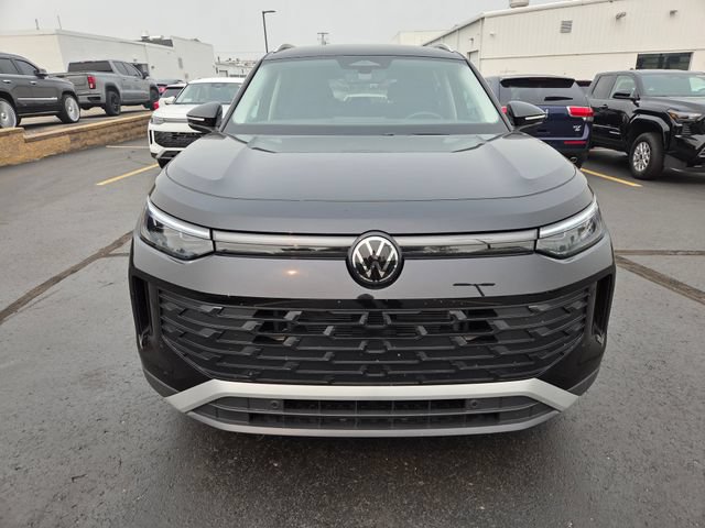 Used 2026 Volkswagen Tiguan SE AWD/4WD image 2
