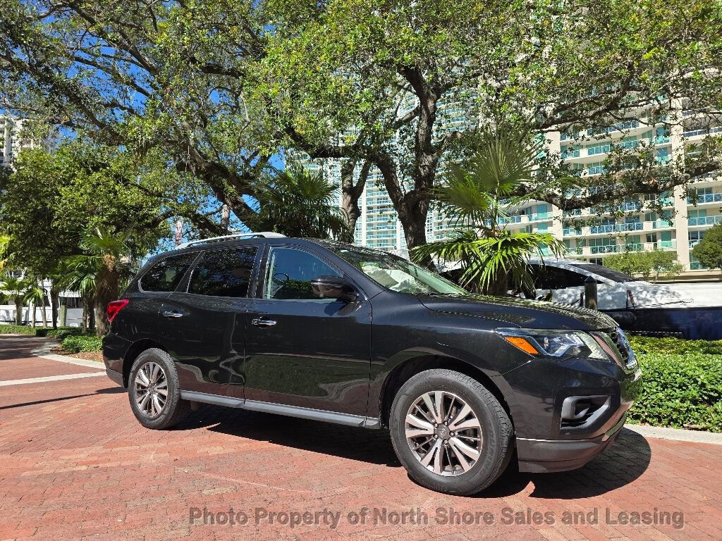 Used 2019 Nissan Pathfinder SL image 2