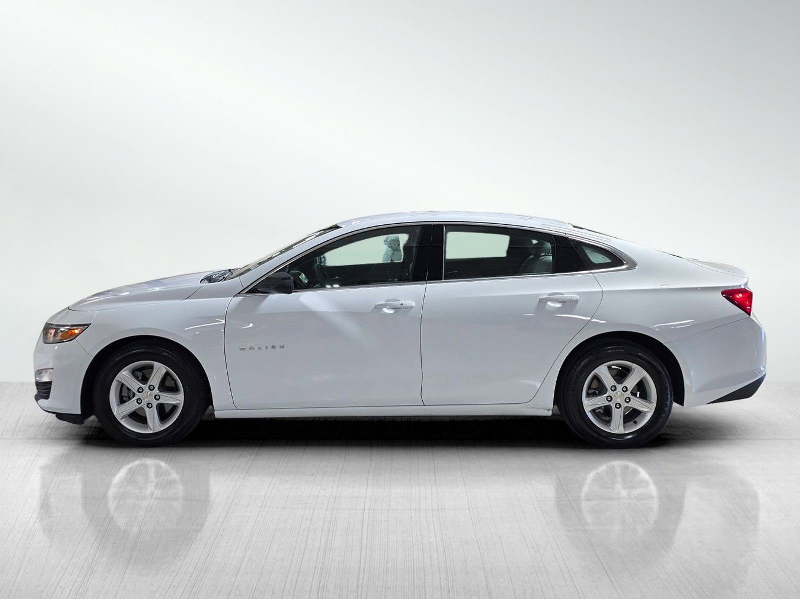 Used 2022 Chevrolet Malibu LS FWD image 4