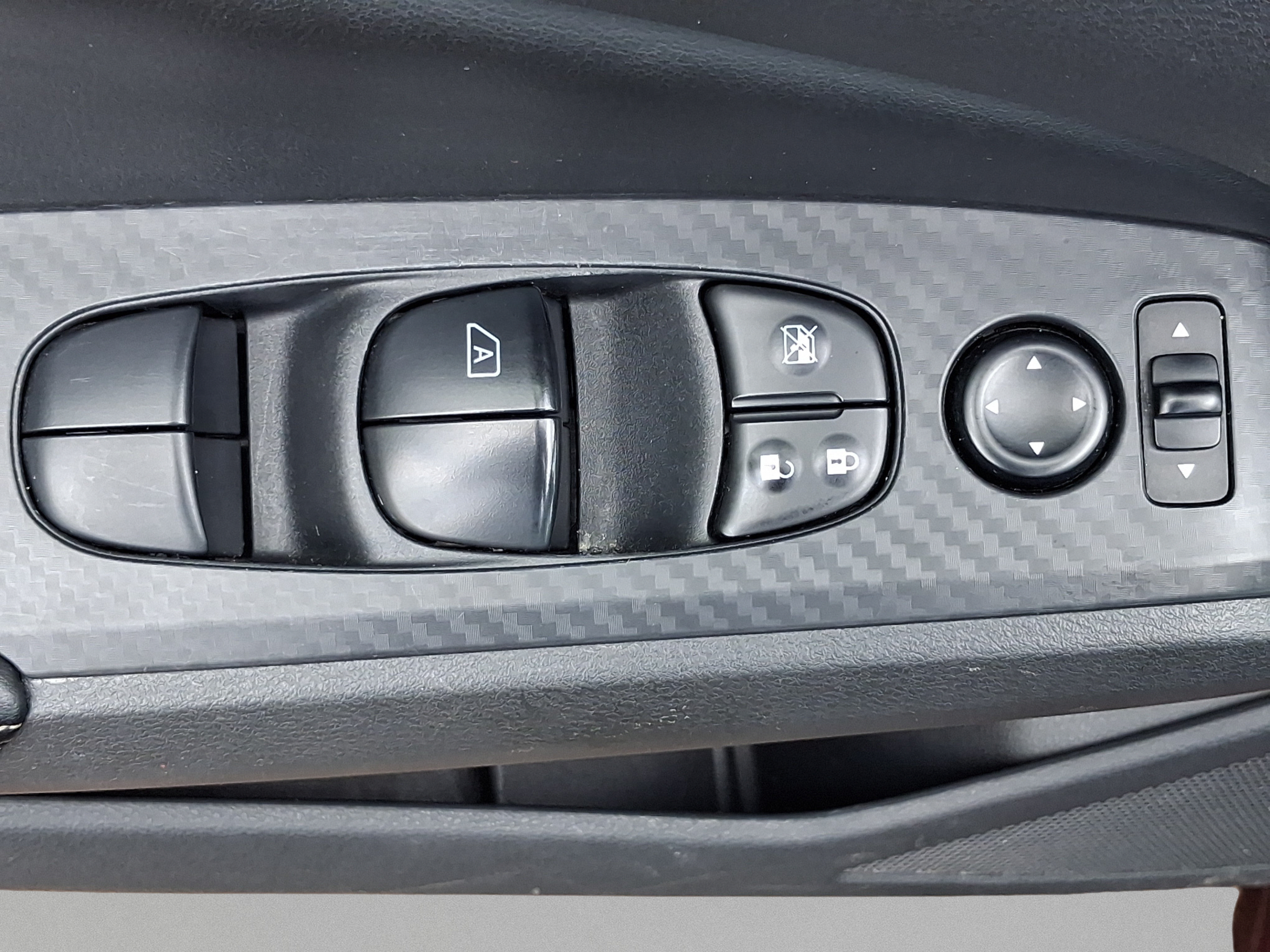 Used 2025 Nissan Altima 2.5 SV FWD image 14
