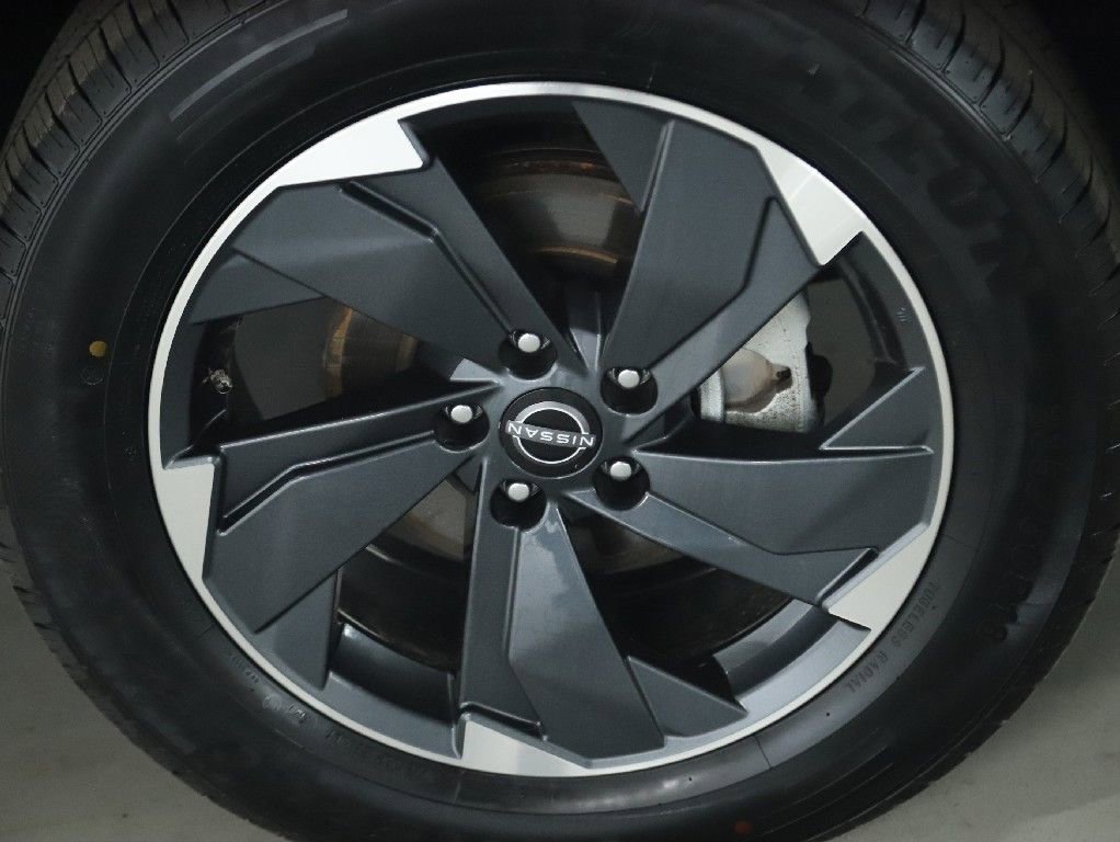 Certified 2026 Nissan Rogue SV AWD/4WD image 10