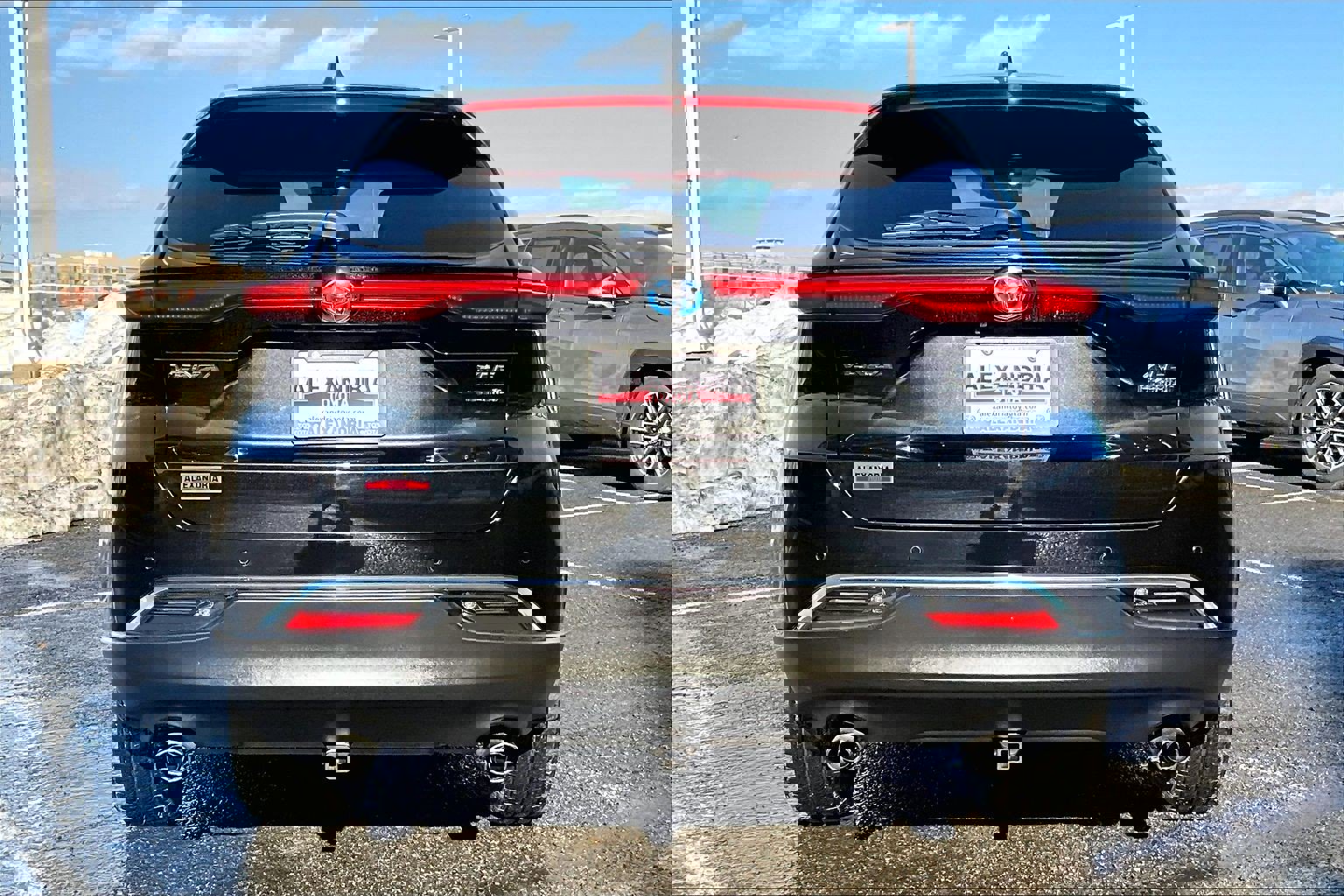 Used 2022 Toyota Venza XLE image 4