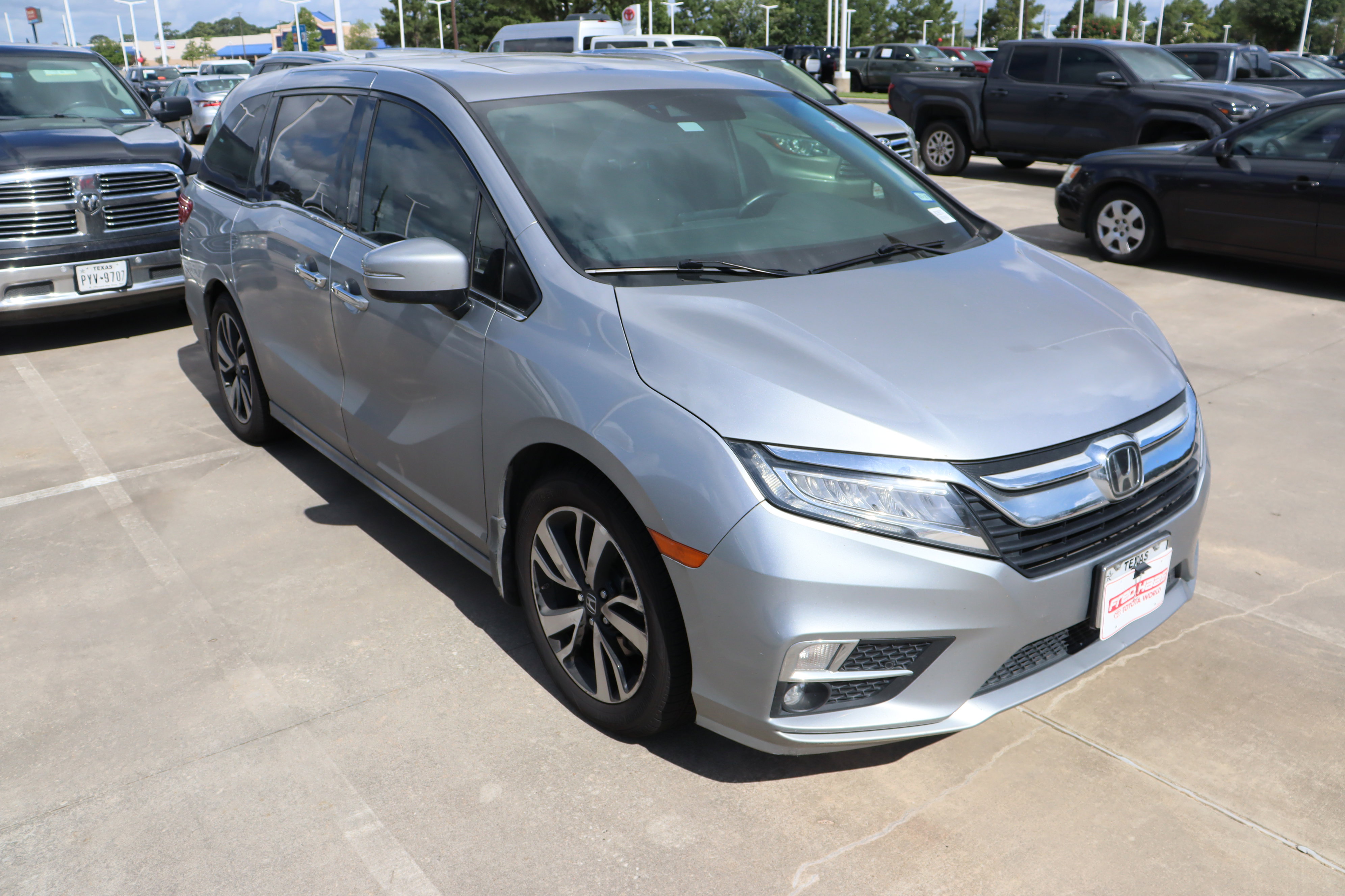 Used 2020 Honda Odyssey Elite image 2