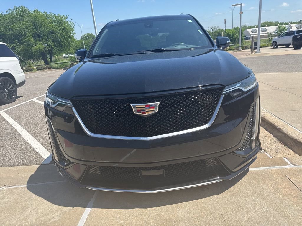 Used 2024 Cadillac XT6 Sport w/ Technology Package AWD/4WD image 2