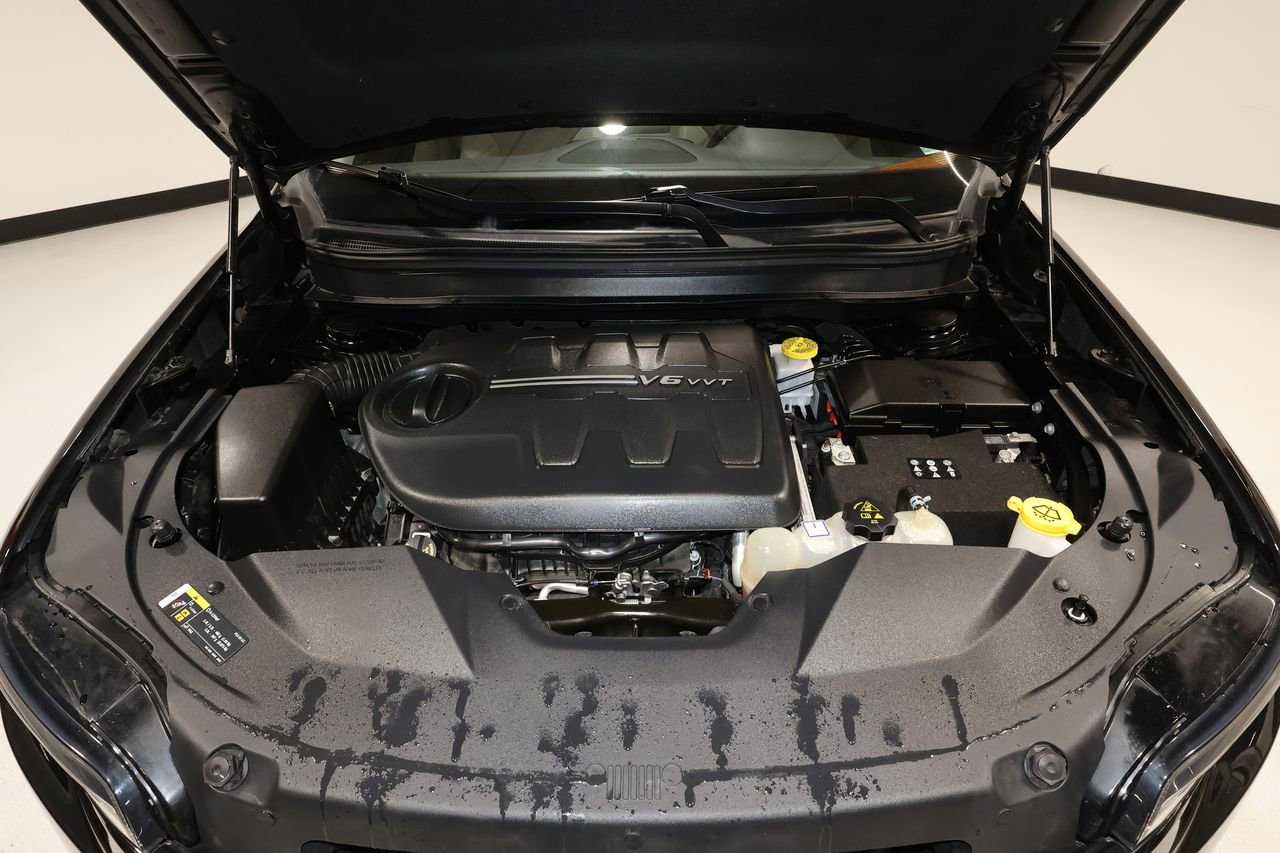 Used 2021 Jeep Cherokee Limited w/ Elite Package AWD/4WD image 32