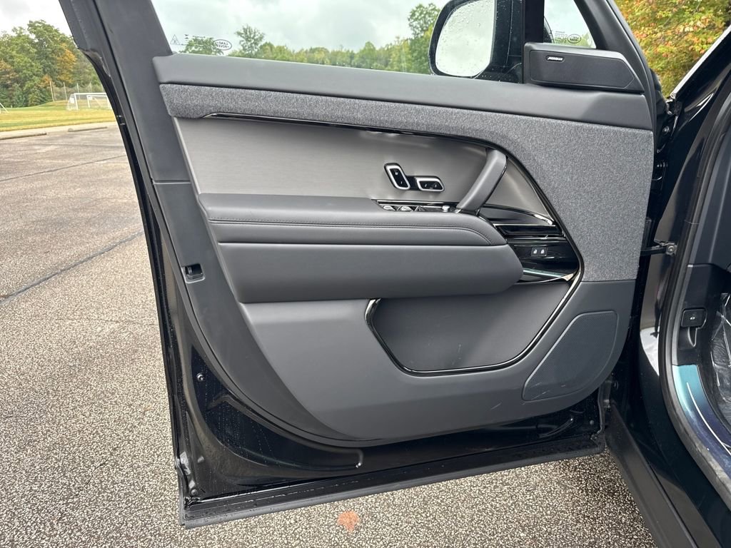 New 2025 Land Rover Range Rover Sport SE image 15