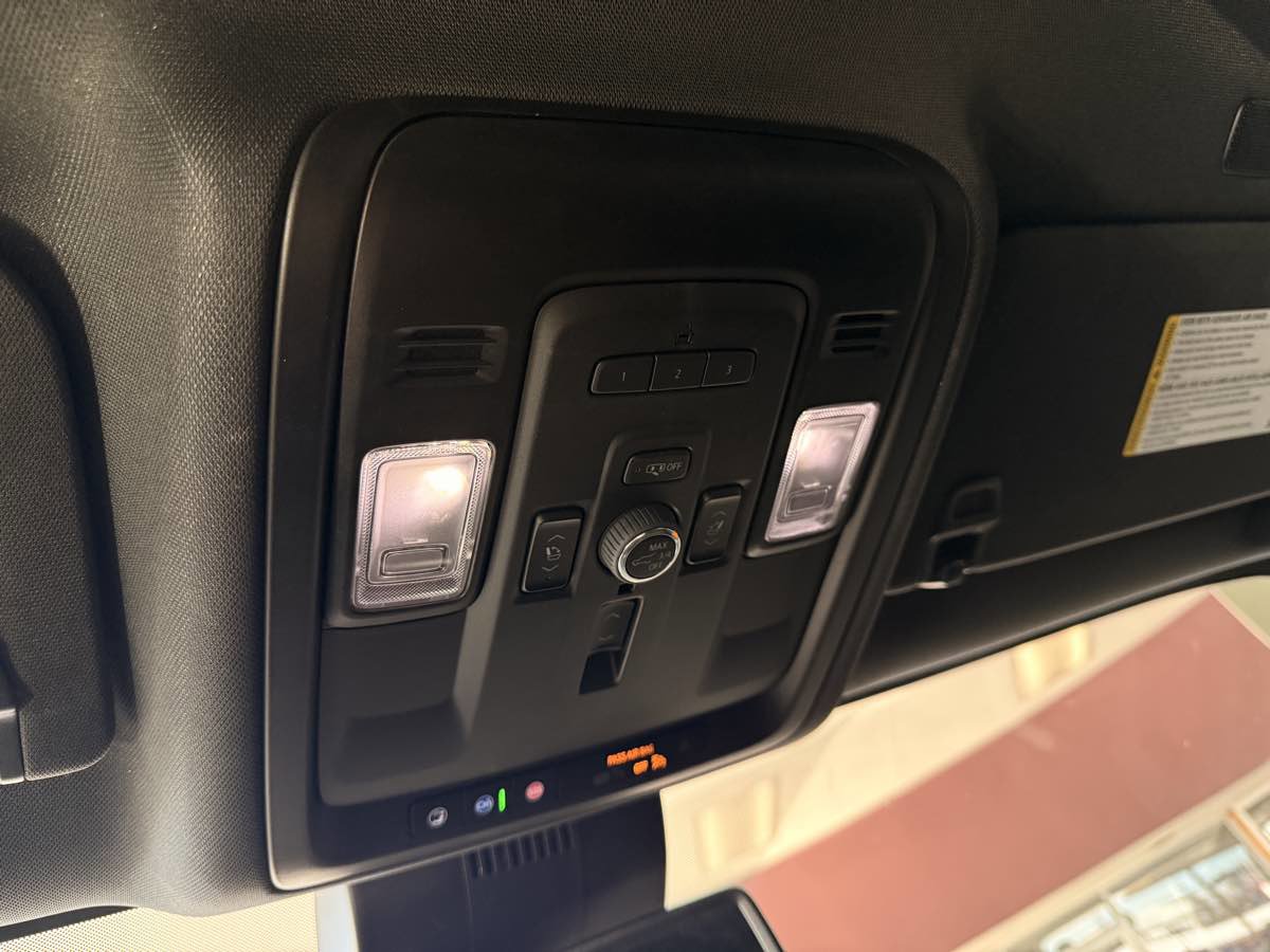 Used 2023 Chevrolet Suburban Premier image 66