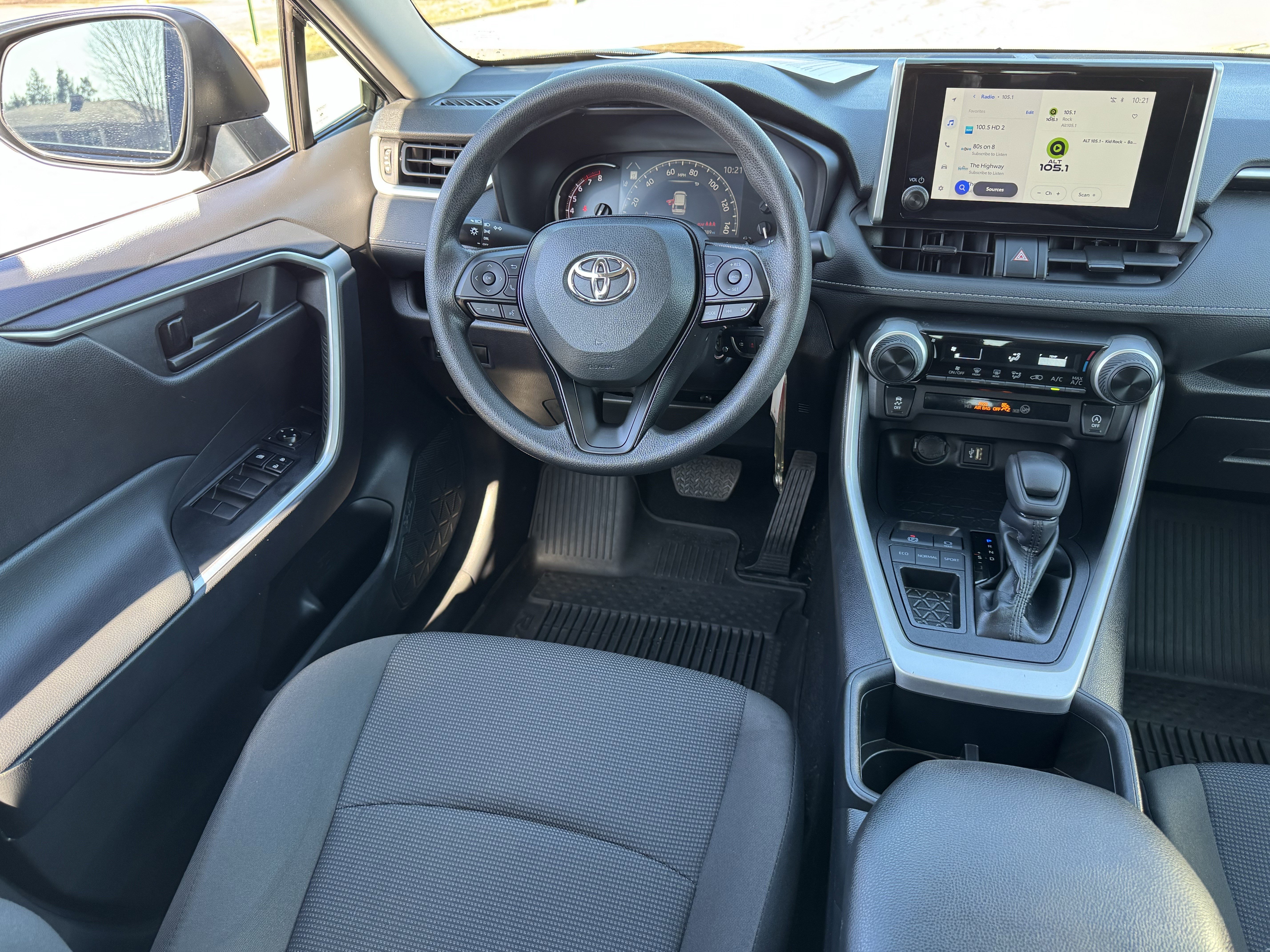 Used 2024 Toyota RAV4 LE image 5