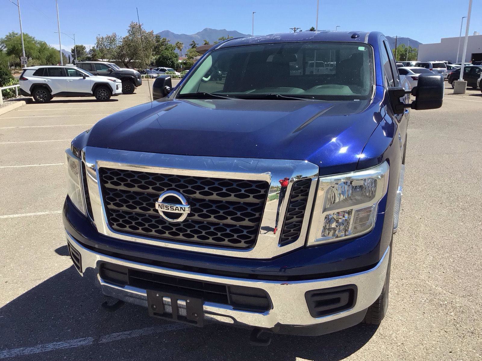 Used 2017 Nissan Titan SV AWD/4WD image 9