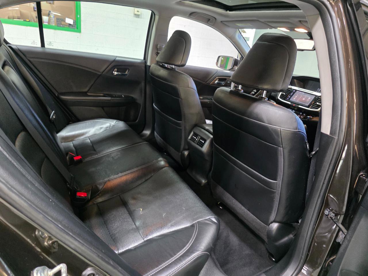 Used 2016 Honda Accord Touring image 23