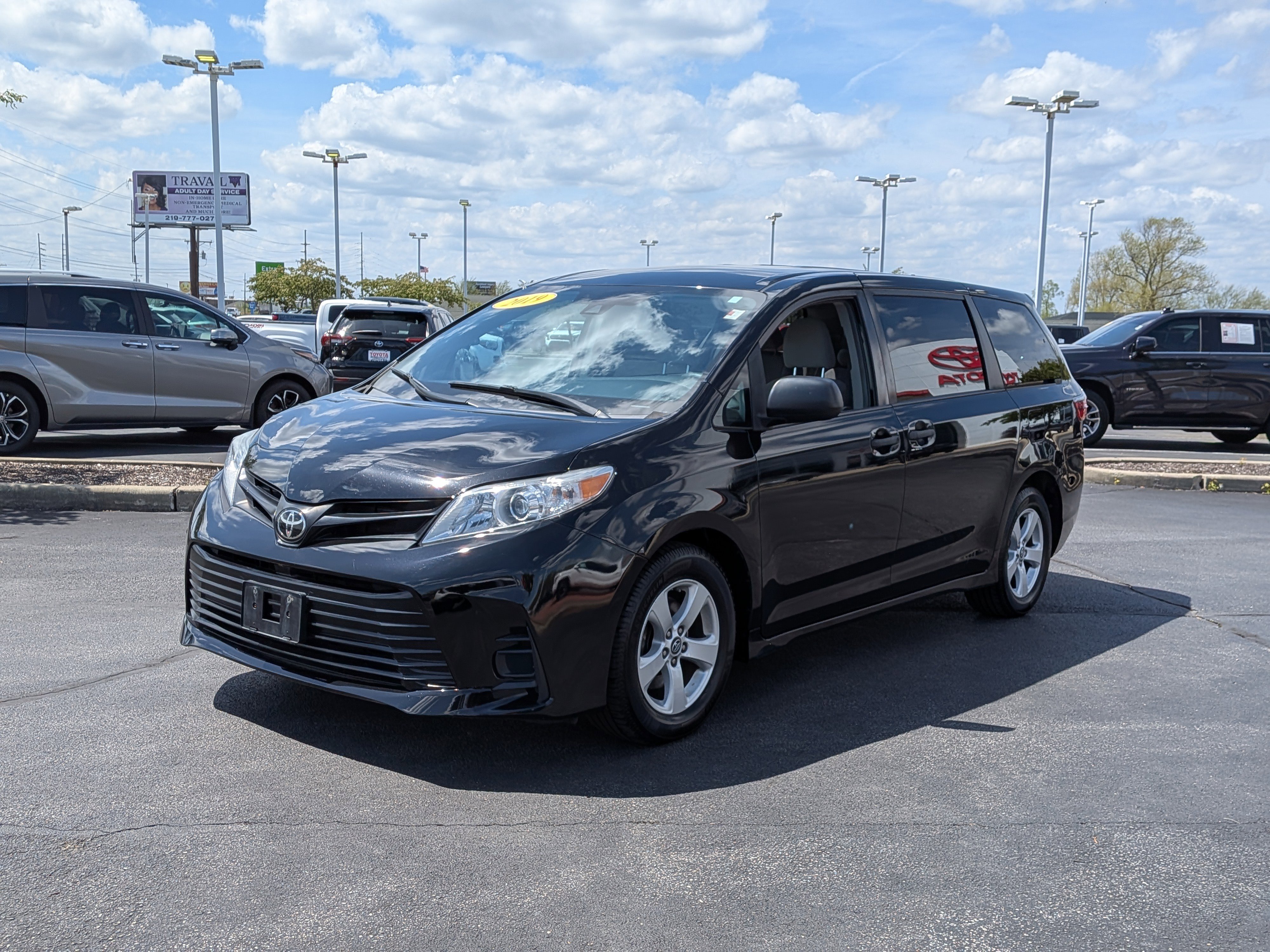 Used 2019 Toyota Sienna L w/ Carpet Mat Package FWD image 4