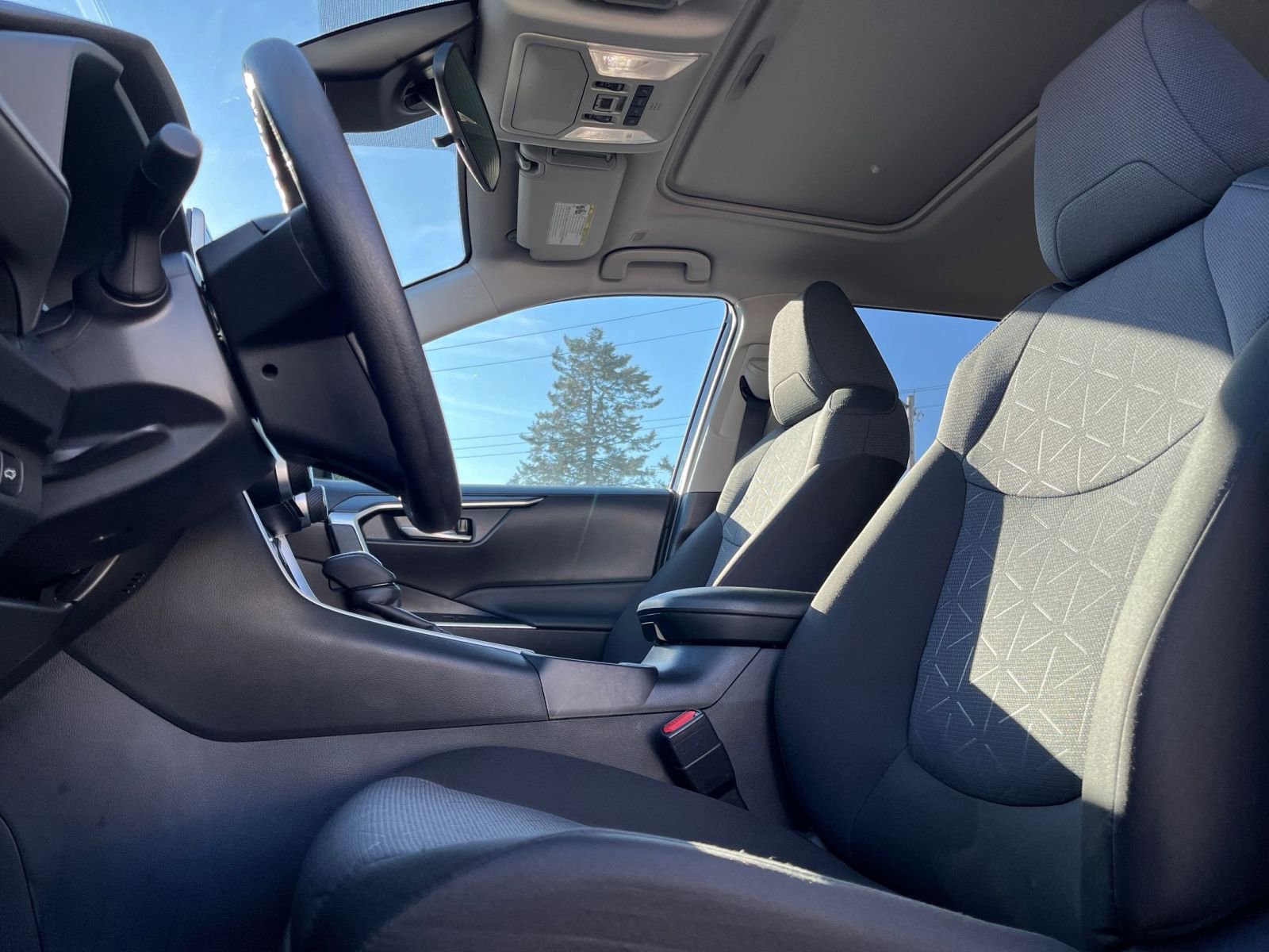 Used 2025 Toyota RAV4 XLE w/ Convenience Package image 31