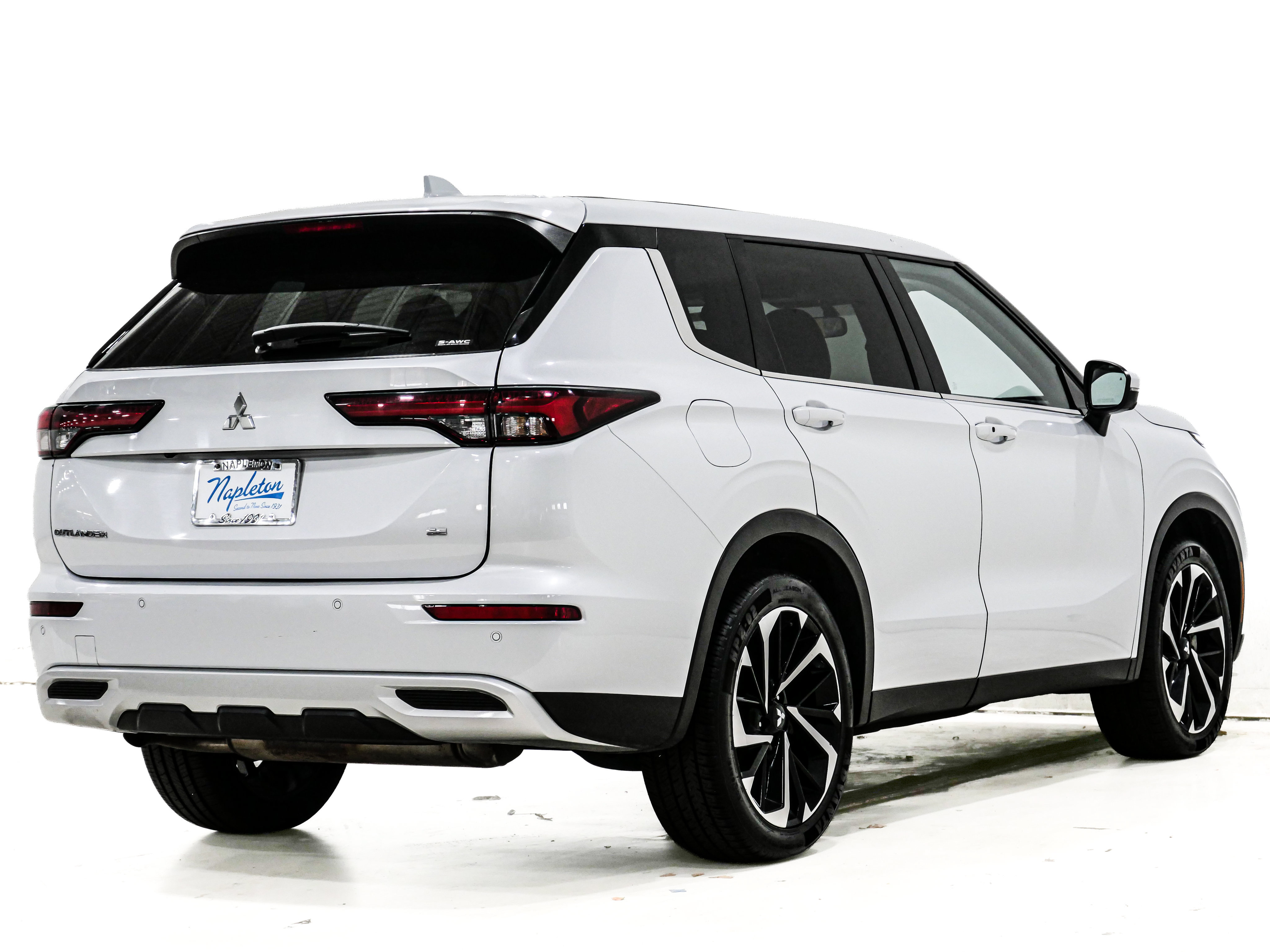 Used 2024 Mitsubishi Outlander AWD image 6