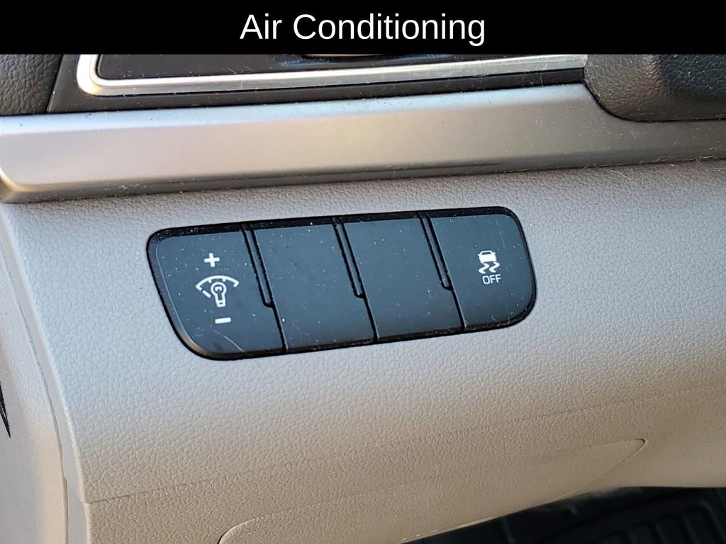 Used 2017 Hyundai Elantra SE image 8