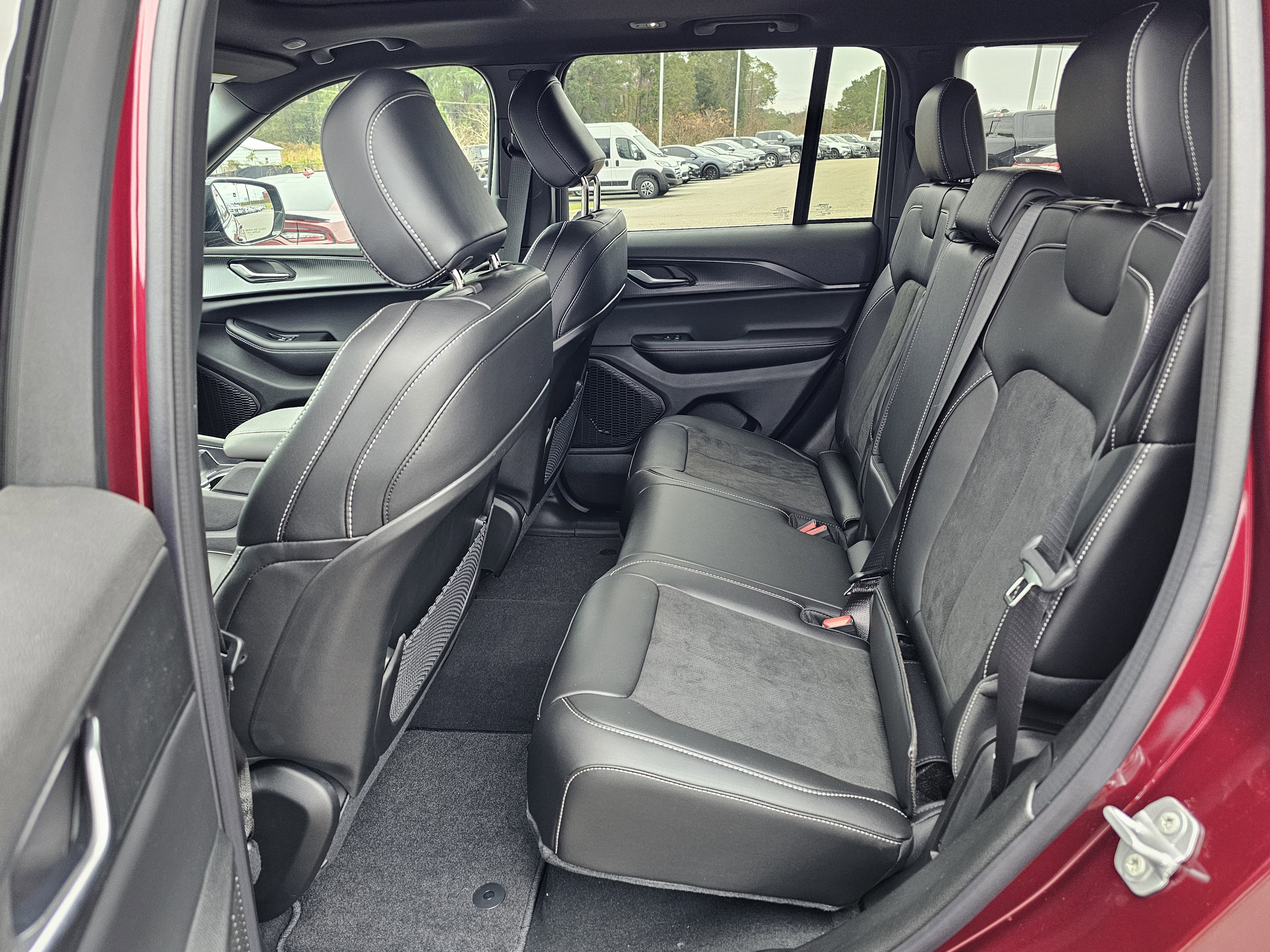 New 2025 Jeep Grand Cherokee Altitude image 30