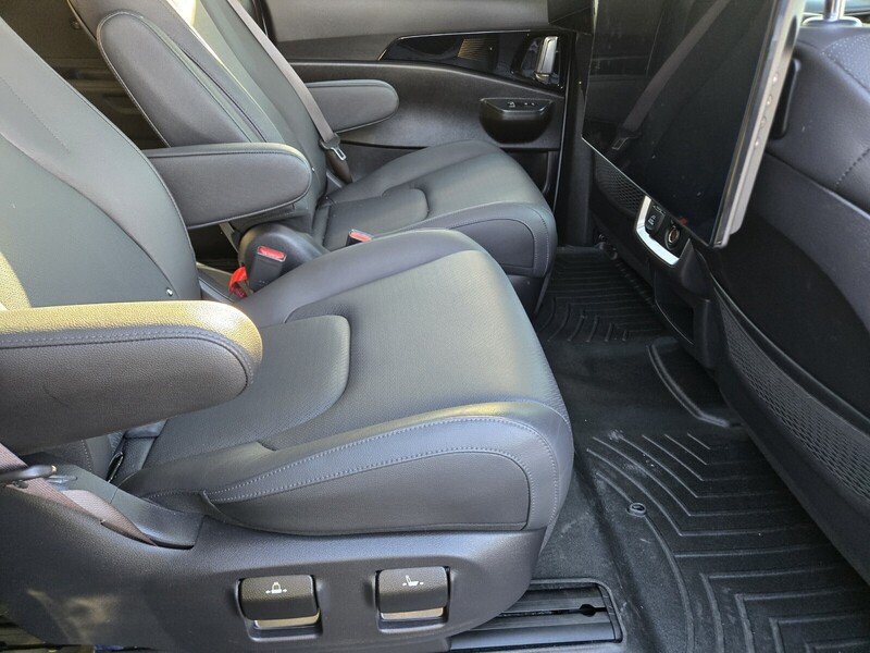 Certified 2025 Kia Carnival SX Prestige FWD image 5