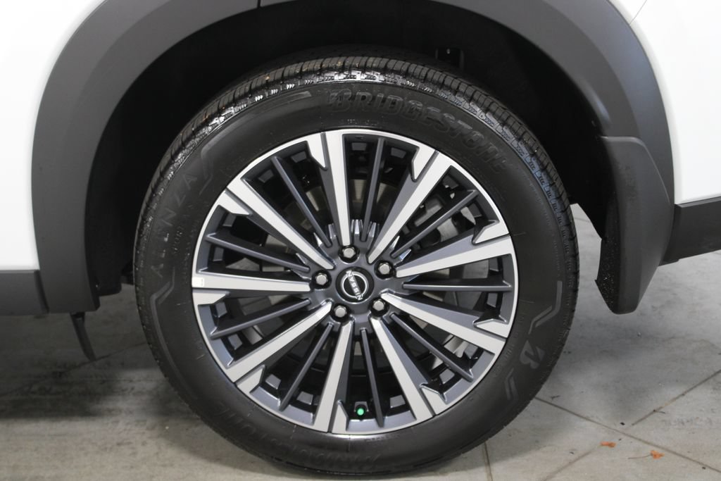 Used 2026 Nissan Pathfinder Platinum AWD/4WD image 18
