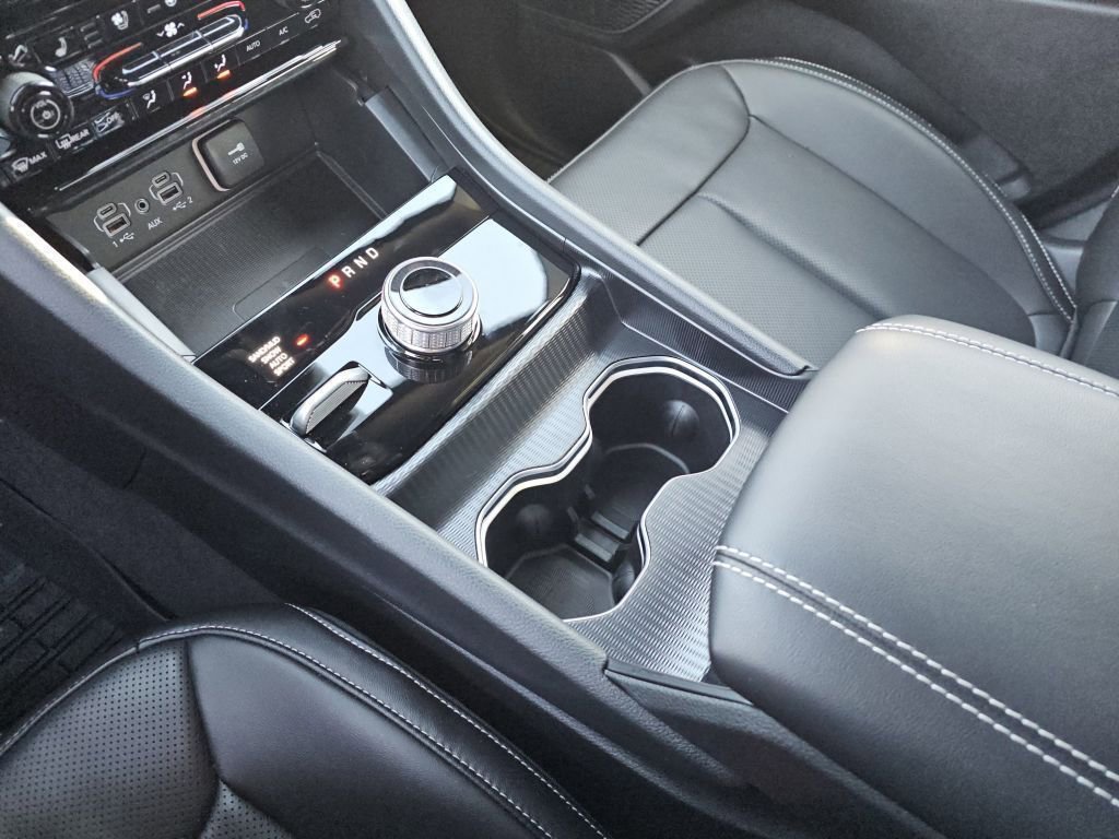 Used 2025 Jeep Grand Cherokee Limited w/ Luxury Tech Group II image 35