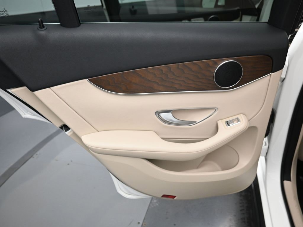 Used 2021 Mercedes-Benz GLC 300 4MATIC image 30