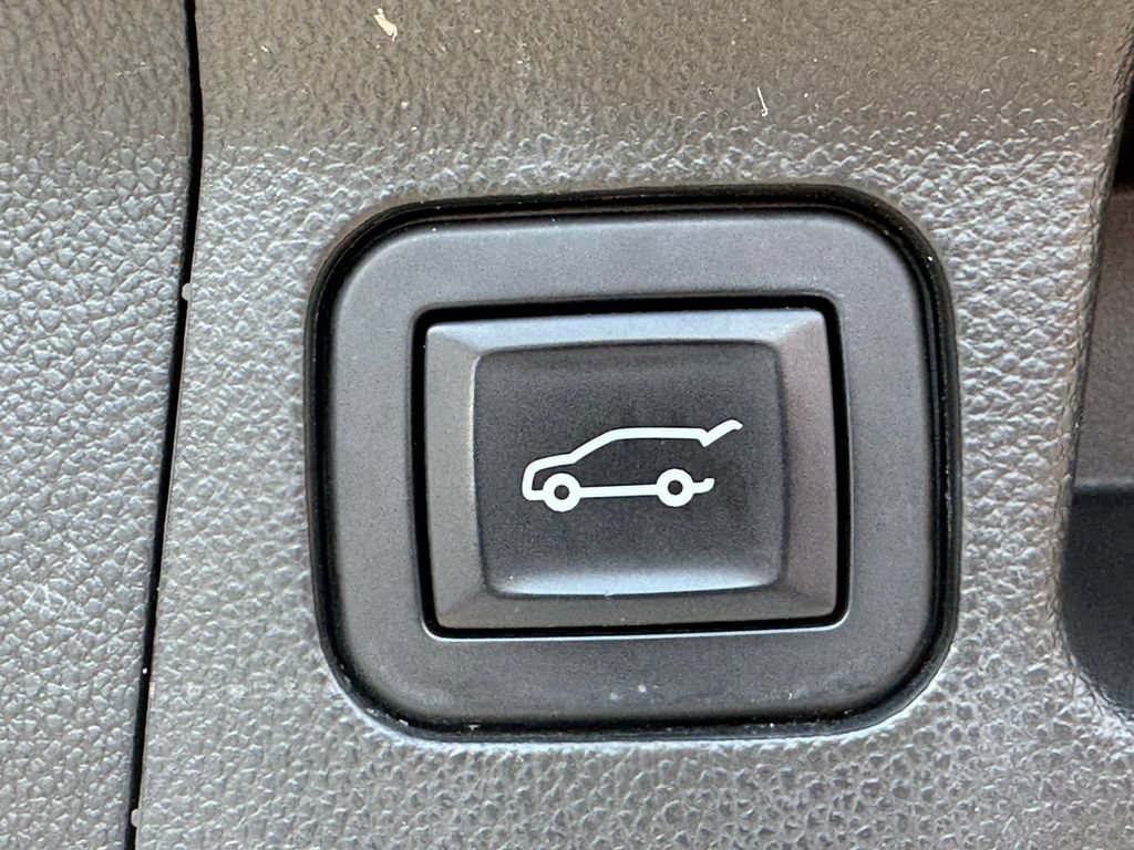 Used 2017 GMC Acadia Denali w/ Technology Package AWD/4WD image 19
