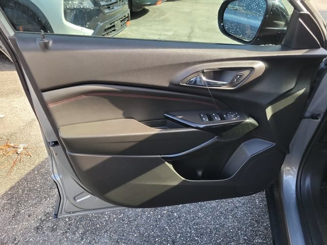 Used 2025 Chevrolet Trax RS w/ Sunroof Package FWD image 14