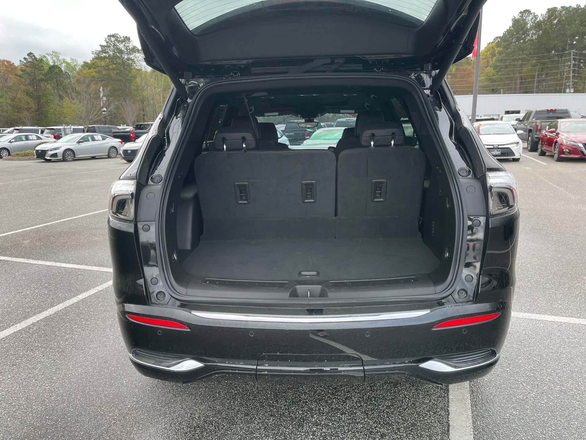Used 2023 Buick Enclave Avenir w/ Avenir Technology Package image 23