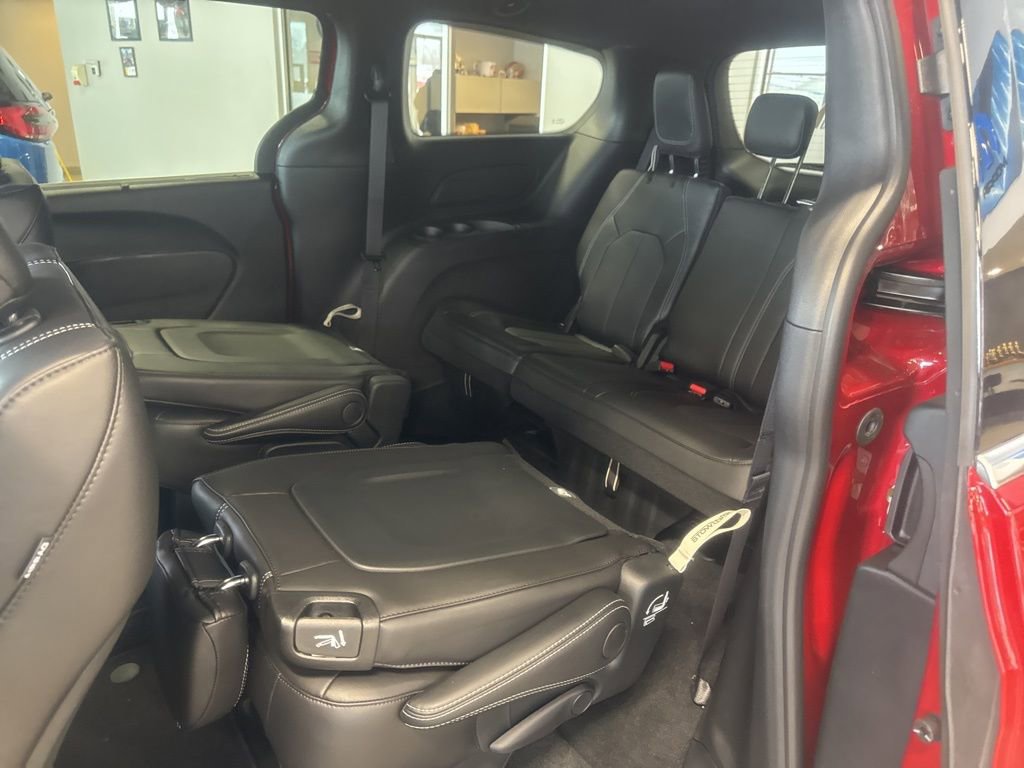 New 2025 Chrysler Pacifica Select image 28