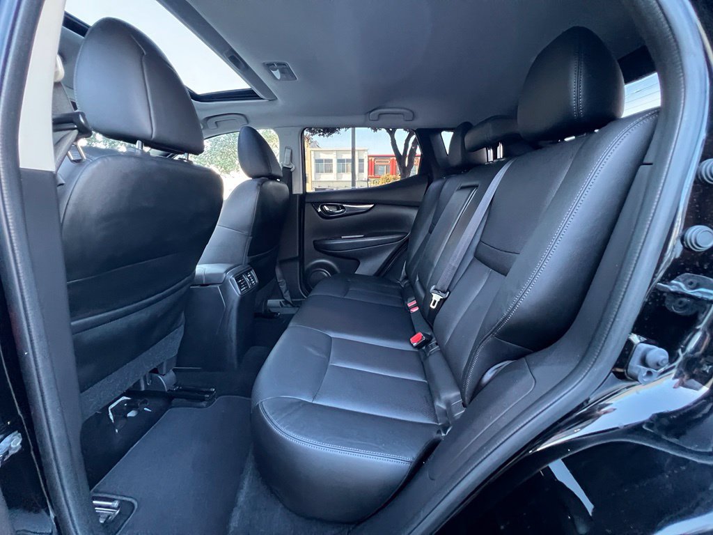Used 2017 Nissan Rogue Sport SL w/ SL Premium Package FWD image 17