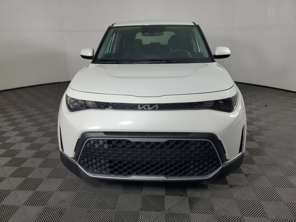 Used 2025 Kia Soul LX FWD image 9