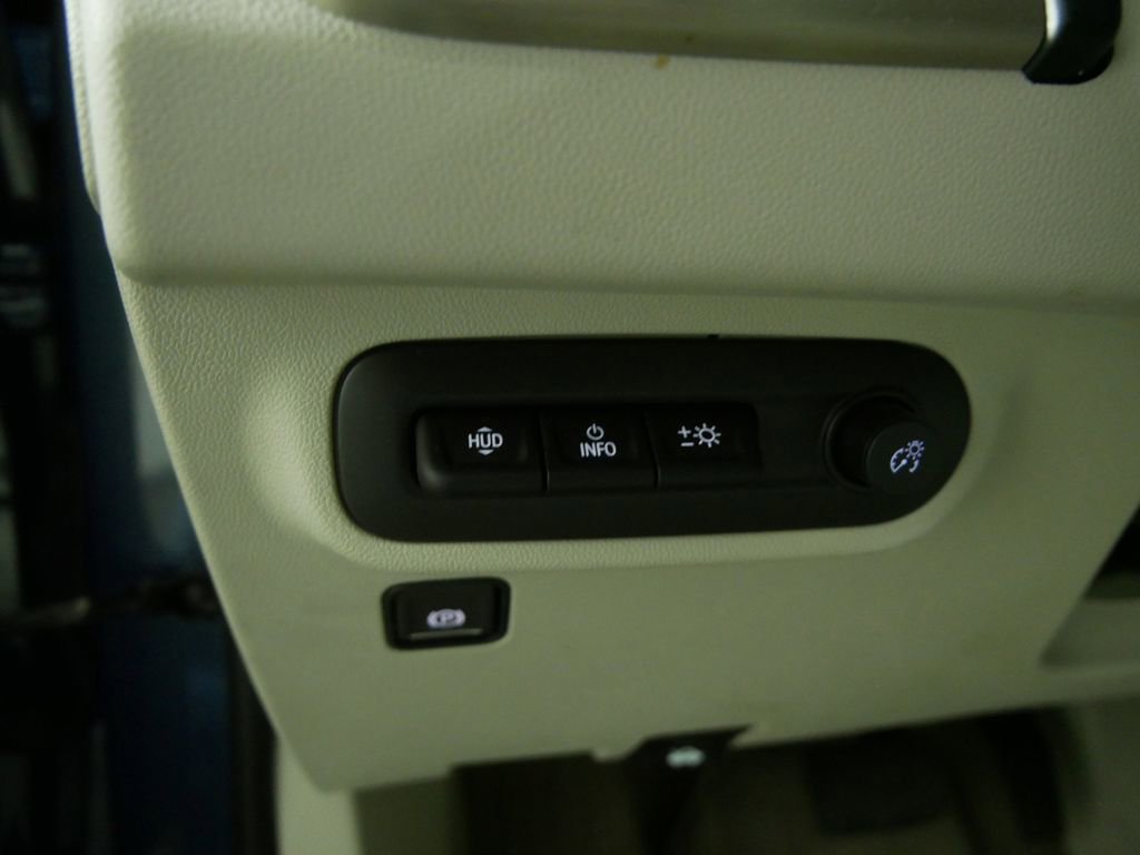 Used 2024 GMC Terrain Denali w/ Denali Premium Package image 17