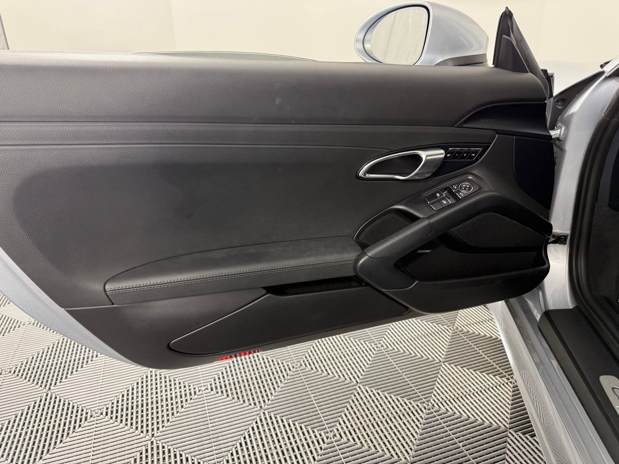 Used 2017 Porsche 718 Cayman S image 14