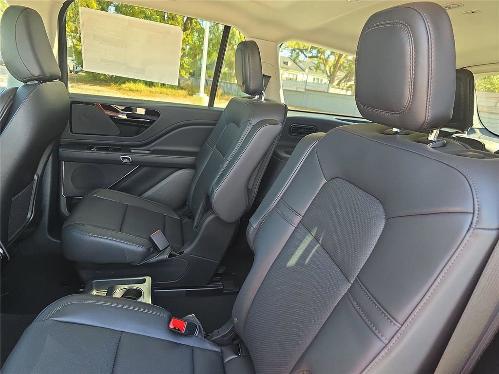 New 2026 Lincoln Aviator 2WD image 12
