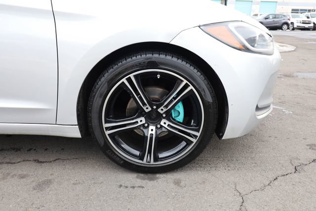 Used 2017 Hyundai Elantra SE FWD image 24