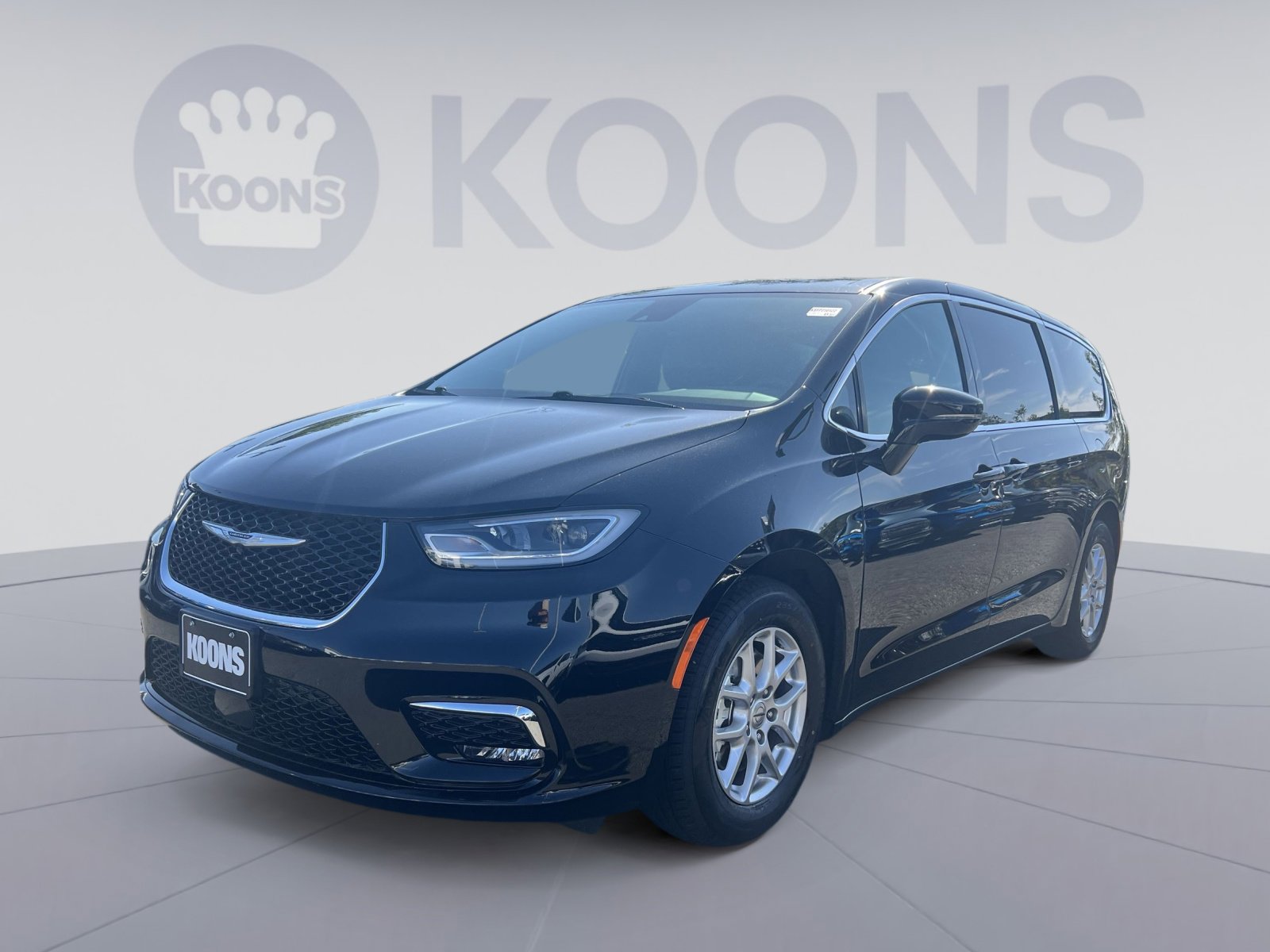 Used 2025 Chrysler Pacifica Select FWD image 5