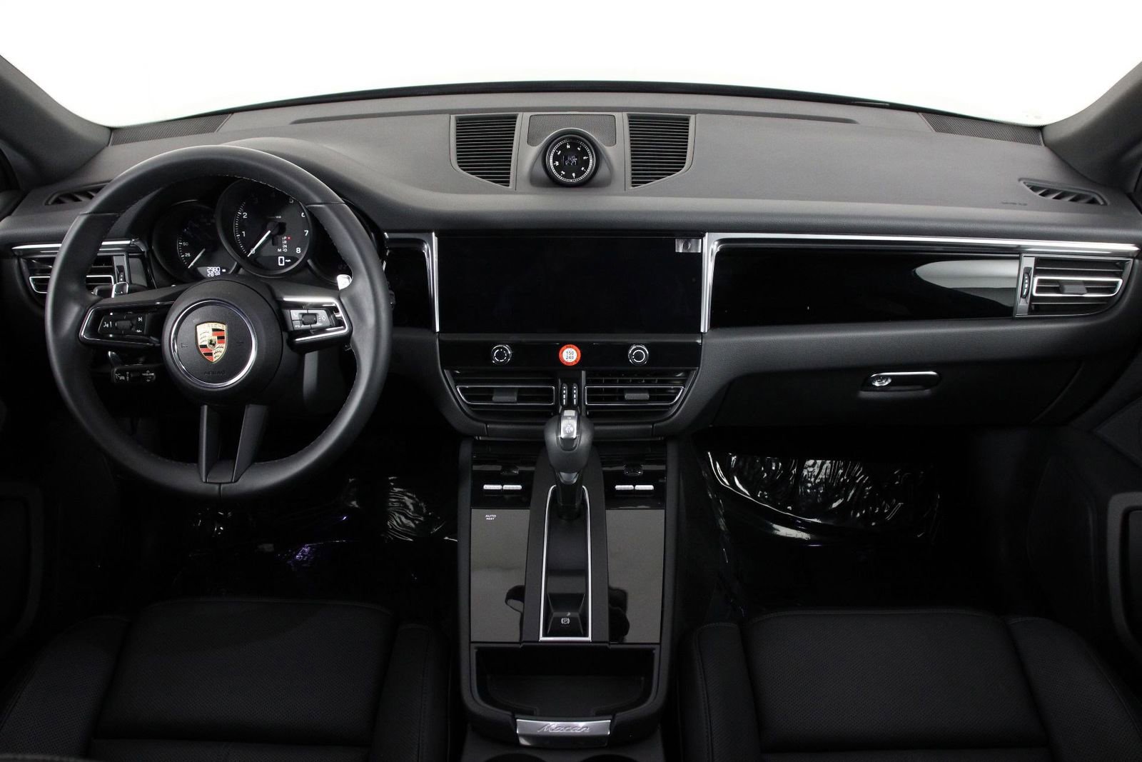 Certified 2025 Porsche Macan AWD/4WD image 11