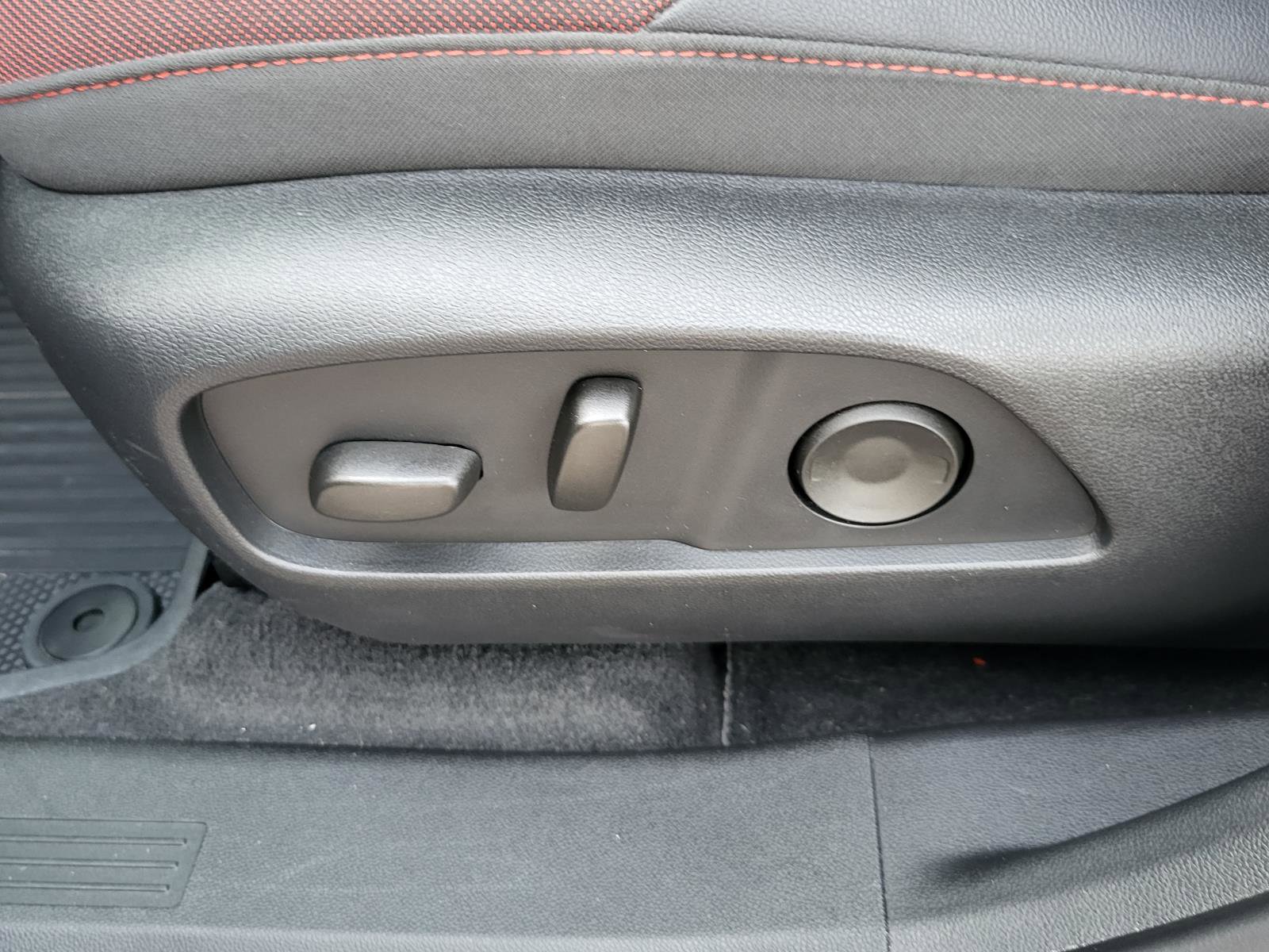 Used 2025 Chevrolet Equinox RS w/ Safety and Technology Package image 18