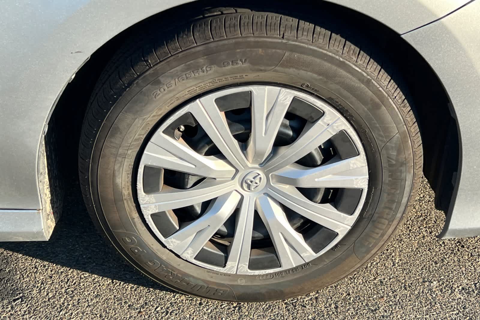 Used 2021 Toyota Camry LE w/ Cold Weather Package FWD image 18