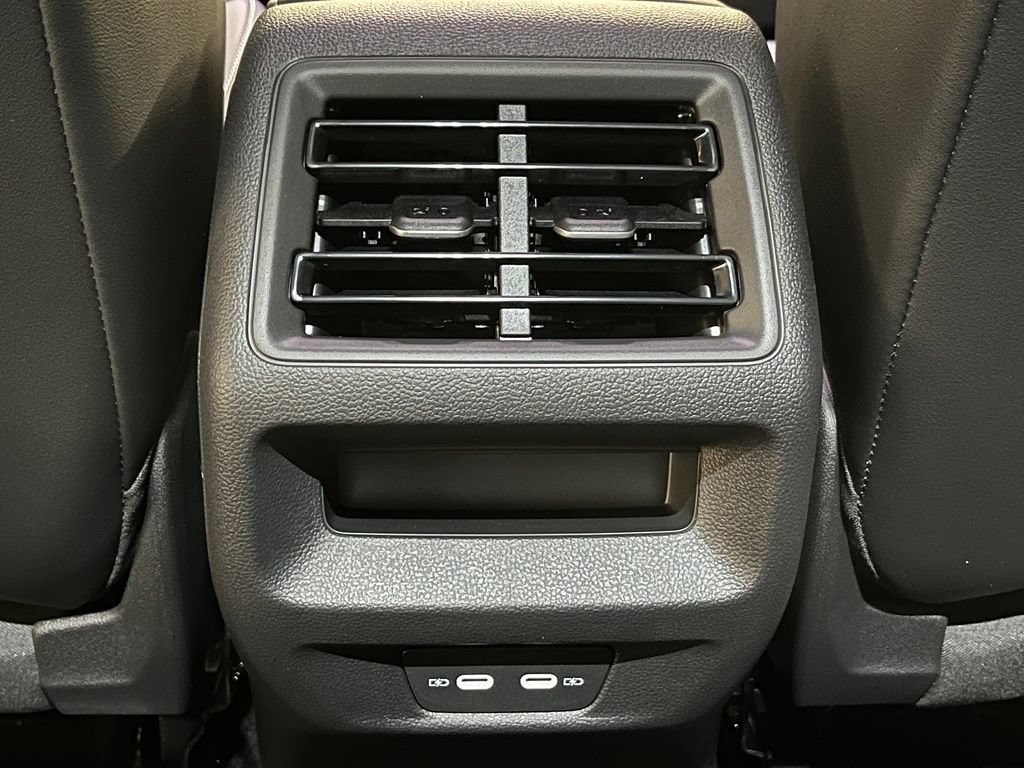 New 2026 Volkswagen Tiguan SE AWD/4WD image 24