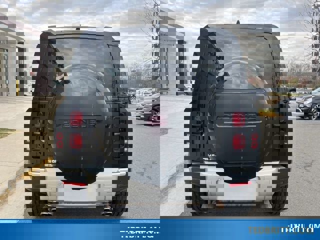 Used 2024 Land Rover Defender 110 SE image 7