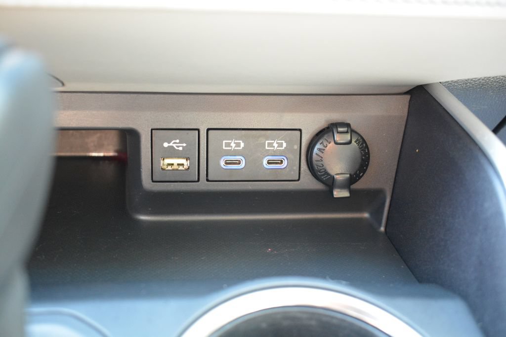Used 2022 Toyota Highlander XLE AWD/4WD image 18