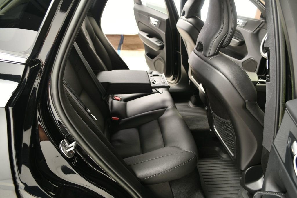 Used 2022 Volvo XC60 B5 Momentum w/ Protection Package Premier image 37