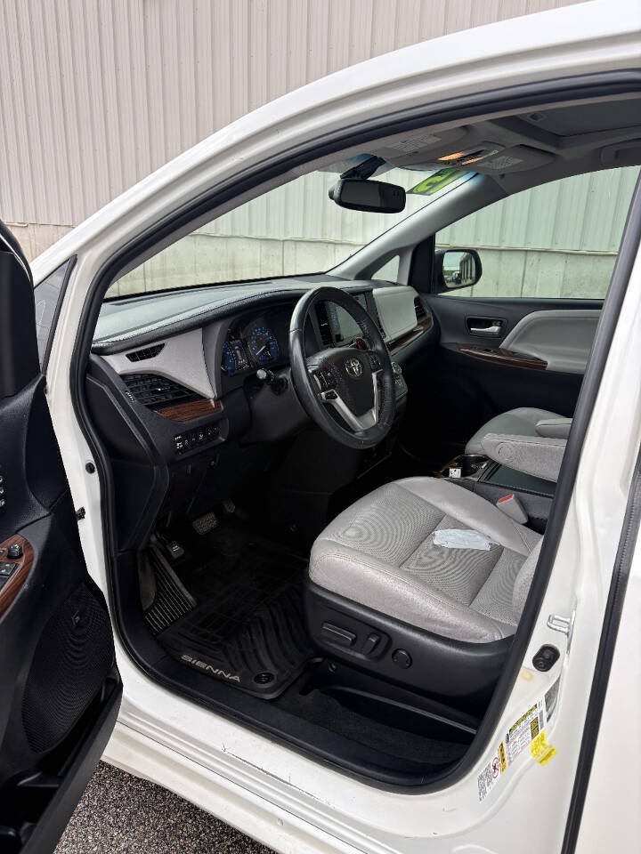 Used 2015 Toyota Sienna Limited Premium w/ Advanced Technology Package FWD image 7