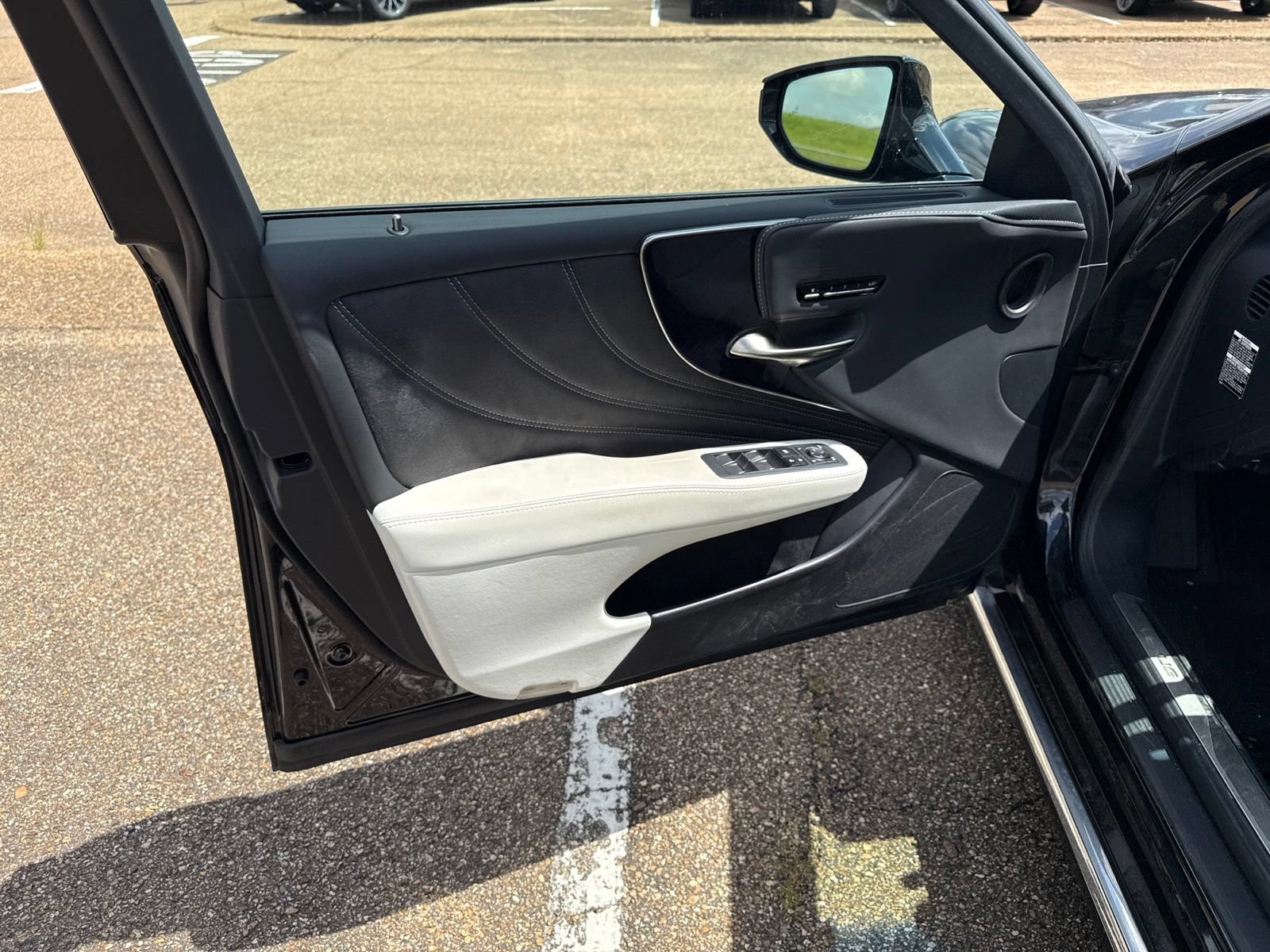 Used 2022 Lexus LS 500 w/ Interior Upgrade Package RWD image 12