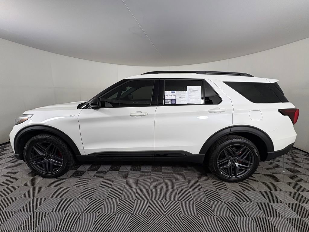 Certified 2025 Ford Explorer ST-Line w/ Premium Package image 4