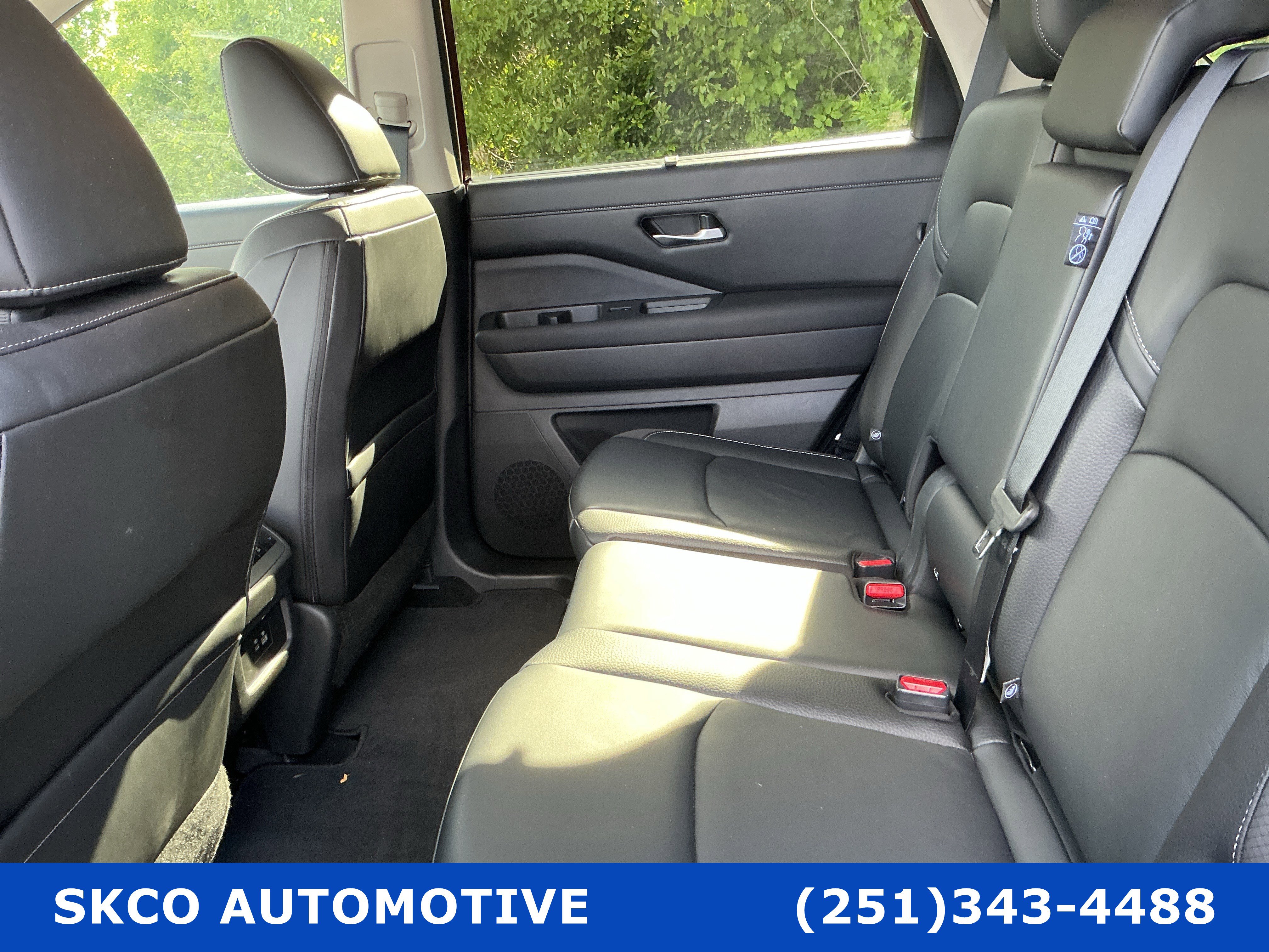 Used 2024 Nissan Pathfinder SL FWD image 14