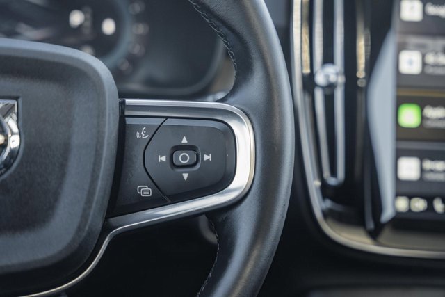 Certified 2025 Volvo XC40 B5 Plus image 30