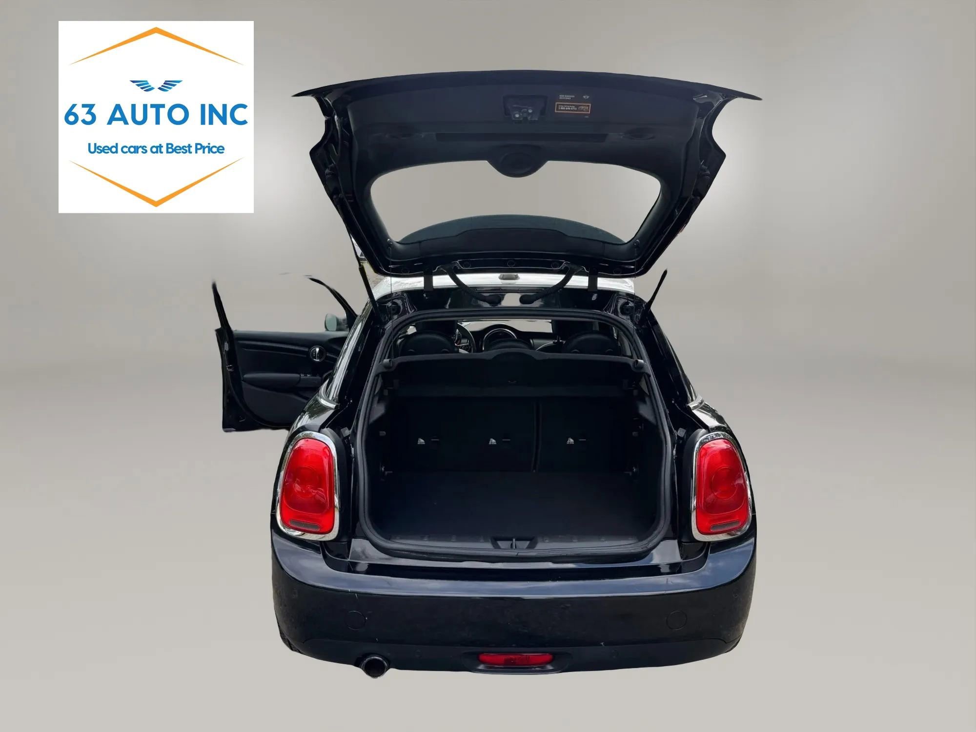 Used 2016 MINI Cooper 4-Door Hardtop w/ Premium Package FWD image 25