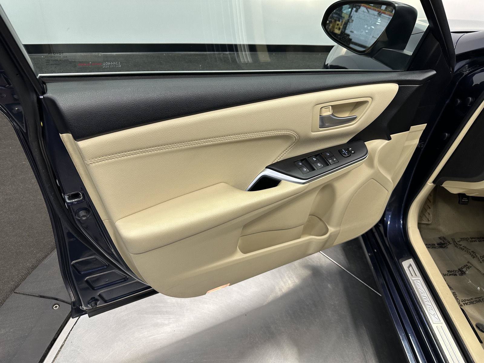 Used 2017 Toyota Camry XLE w/ Moonroof Package FWD image 10