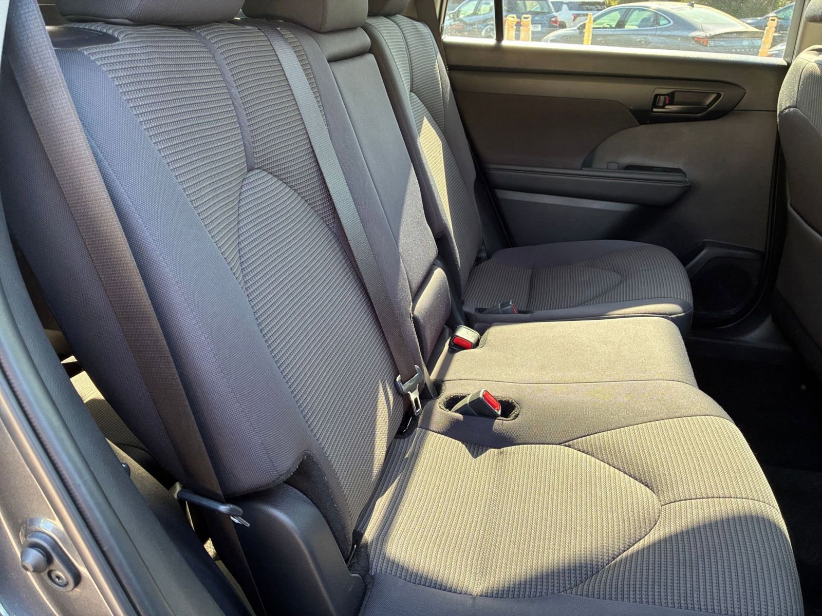 Used 2025 Toyota Highlander LE image 40